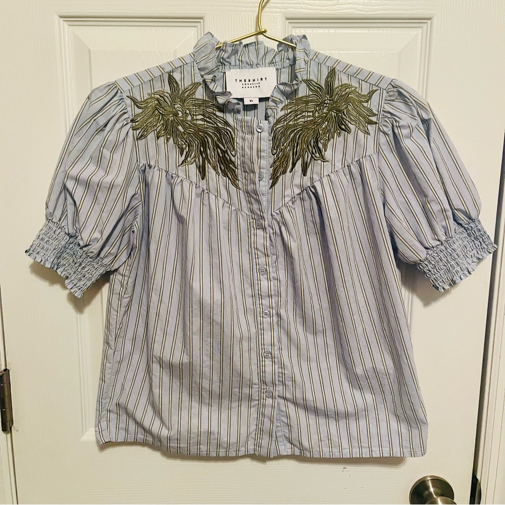 The Shirt by Rochelle Behrens XS Striped Embroidered Puff Sleeve Ruffle Blouse - Picture 2 of 6